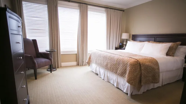 Adjoining, Deluxe, King Bed, 124 on Queen Hotel & Spa 3/8