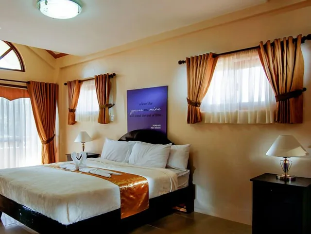 جناح استوديو فاخر بسرير كينج، The Q Hotel Restaurant 2/2