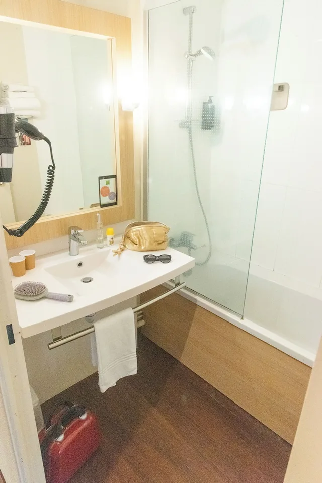 Family, Double Bed, Forest View, City View, Sofa، IBIS STYLES CHINON 10/10