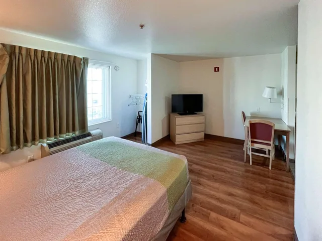 غرفة بسرير كوين لذوي الإعاقة، Motel6 Belmont, CA San Francisco Redwood City 1/7