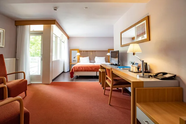Superior, Queen Bed, Fletcher Hotel-Restaurant Amersfoort 2/4