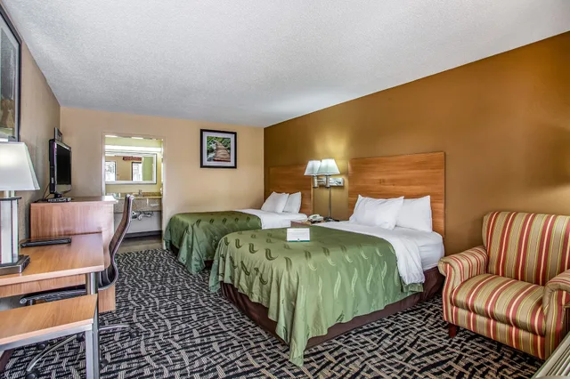 غرفة قياسية بسريرين مزدوجين، Quality Inn Bowling Green South 3/10