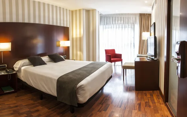 غرفة بسريرين منفصلين مع سرير إضافي، Hotel Zenit Coruna 5/7