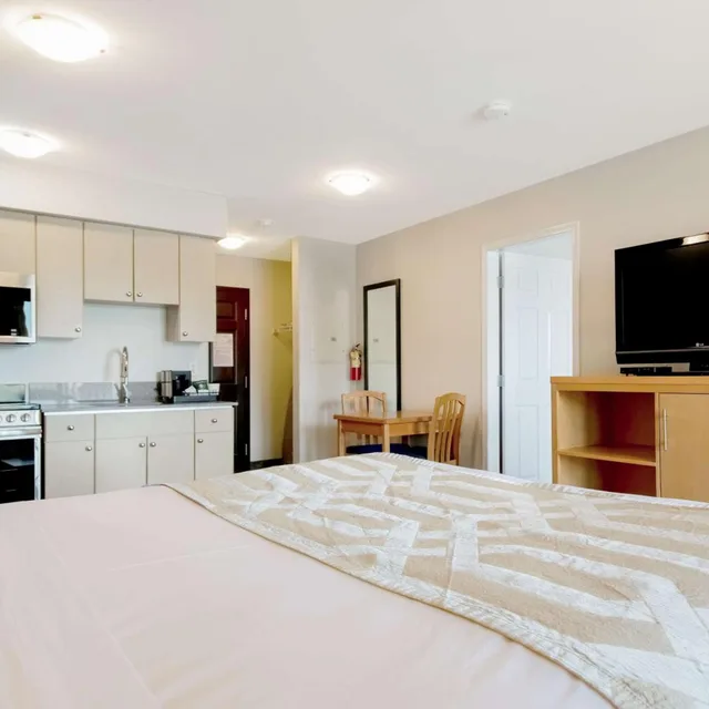 Coast, Suite, King Bed، Coast Osoyoos Beach Hotel 4/5