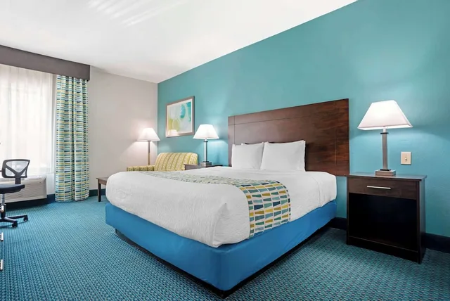 غرفة قياسية بسرير كينج لذوي الإعاقة، Best Western Plus Blue Angel Inn 1/2