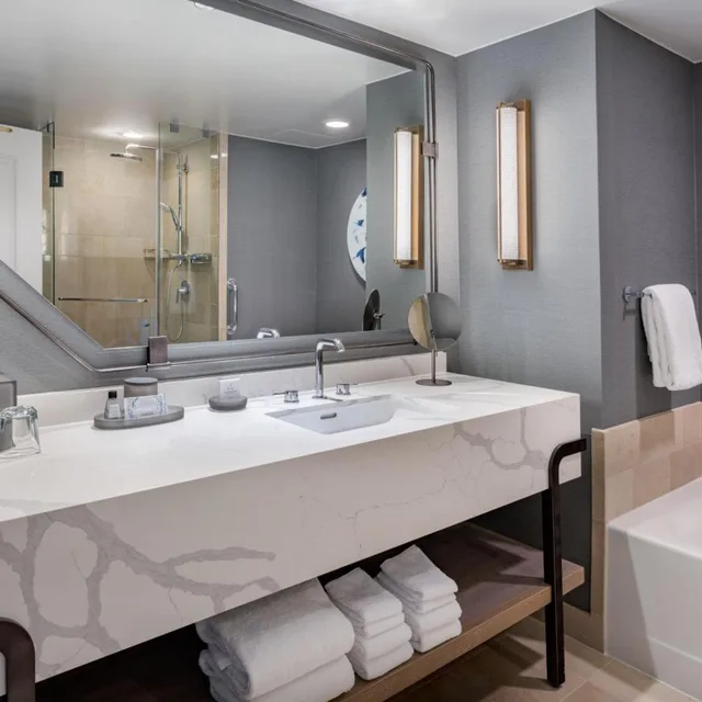 Guest Room, King Bed, Resort View, Sofa, High Floor, JW Marriott Orlando Grande Lakes 4/4