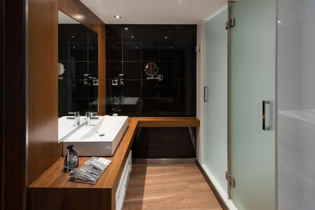 غرفة ثلاثية بسريرين منفصلين مع أريكة، Hotel Catalonia Ramblas 6/6