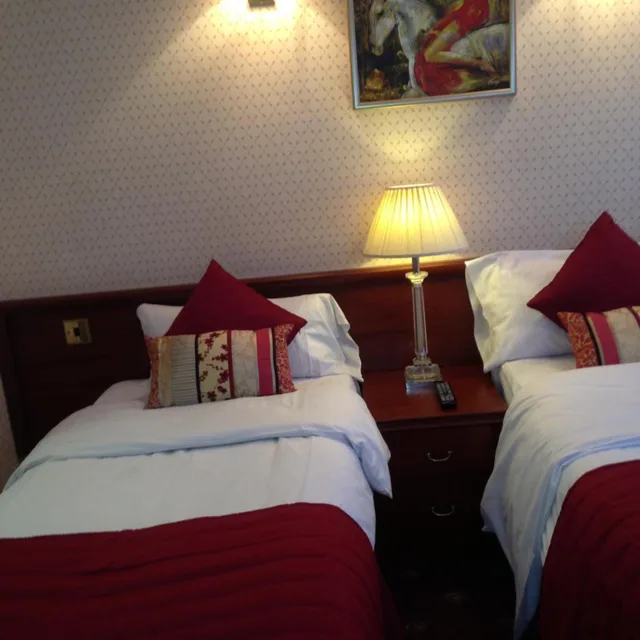 غرفة مفردة، Avon Hotel 4/6