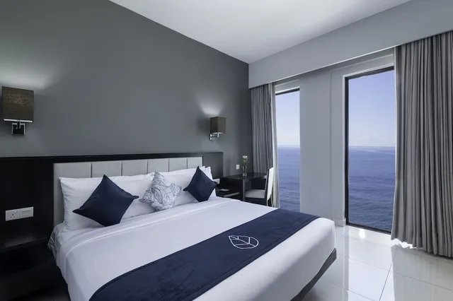 1 Bedroom, Signature, Suite, King Bed, Sea Front، Hotel MaRadha Colombo 1/9