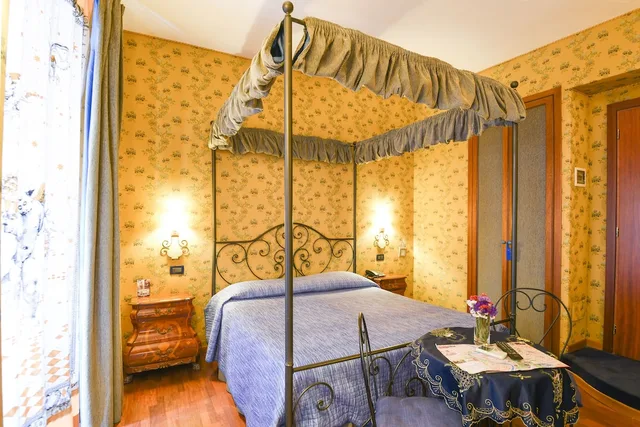 غرفة ثلاثية بسرير مزدوج وسرير فردي، RESIDENZA AVE ROMA 4/5