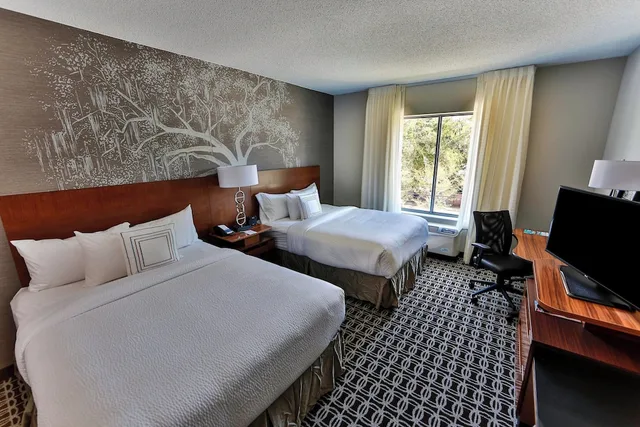 Room, 2 Queen Beds, Accessible, Fairfield Inn And Suites Savannah Midtown 2/8