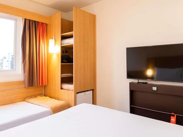 Standard, 1 Double and 1 Single Bed, Ibis Porto Alegre Moinhos De Vento 4/10