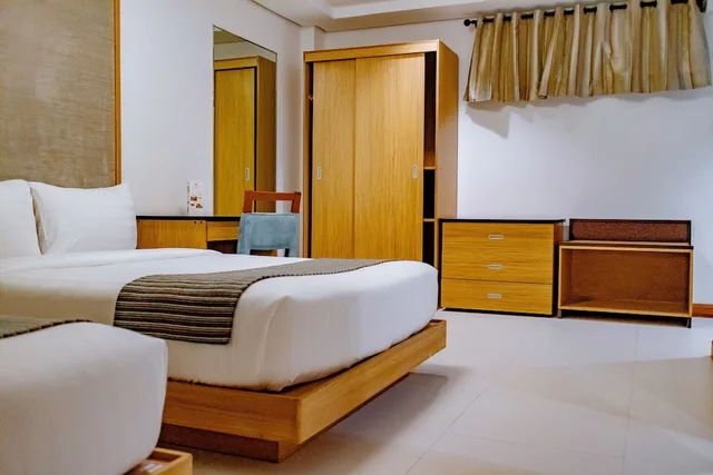 غرفة سوبيريور بسرير كوين وسرير فردي، Crown Regency Courtyard Resort 1/6