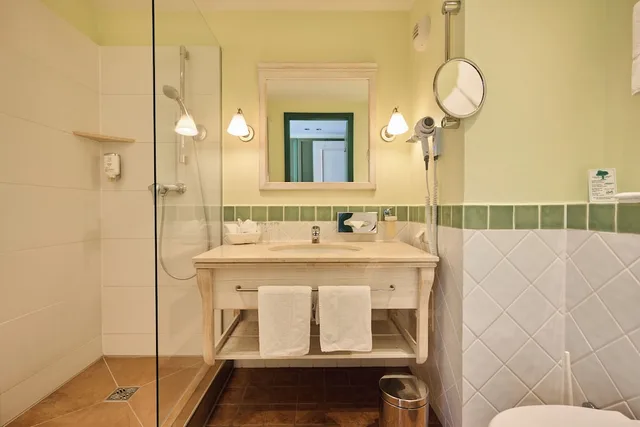 غرفة بريستيج بسرير كينج، Hotel Hirschen in Freiburg-Lehen 4/4