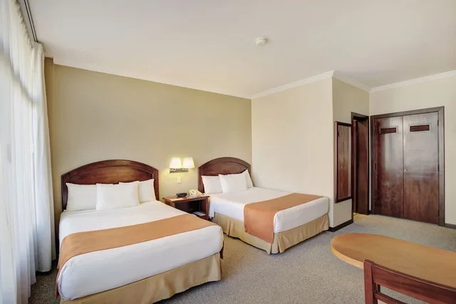 غرفة بزنس بسريرين منفصلين، Hotel Quito by Sercotel 2/4