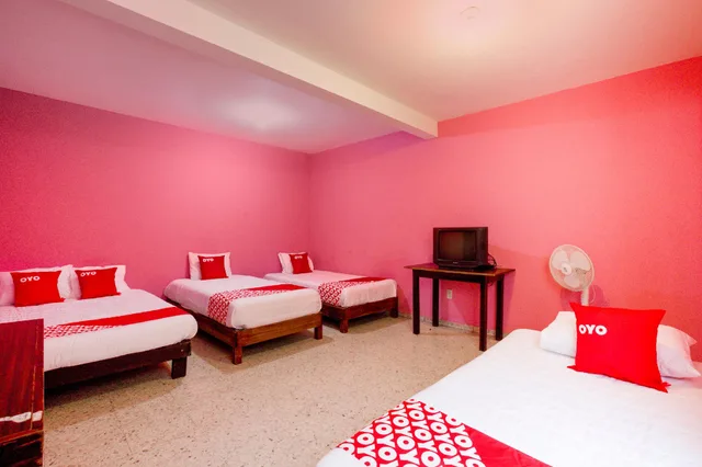 Standard Quintuple، OYO Hotel Emperador, Oaxaca 2/5
