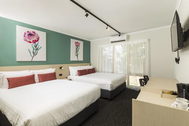 استوديو، BALACLAVA HOTEL 1/1