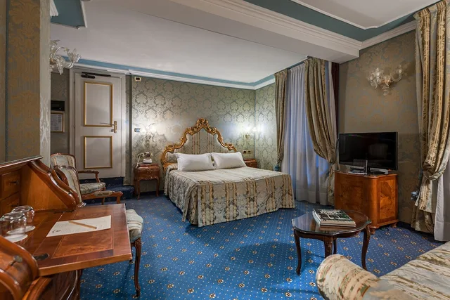 Superior, Double Bed, Hotel Al Ponte Antico 5/7