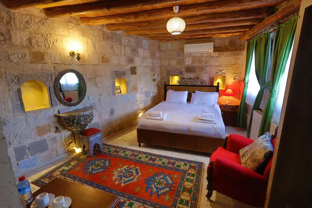 Stone, Traditional، Bedrock Cave Hotel 4/10