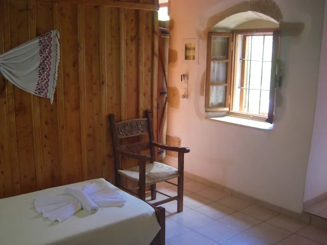 شقة بثلاثة أسرّة بغرفة نوم واحدة في الطابق الأرضي، Patriko Traditional Residence 2/3