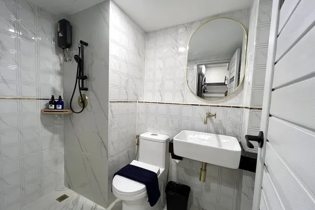 غرفة متصلة عائلية بسرير كوين وسريرين منفصلين، Travelier Hostel 3/3