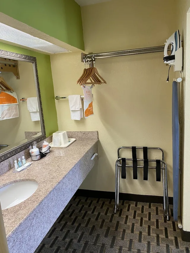 غرفة بسريرين كوين، Quality Inn Elizabeth City near University 6/6