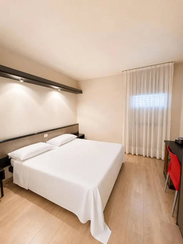 غرفة مفردة، HOTEL PARIGI 2 1/17