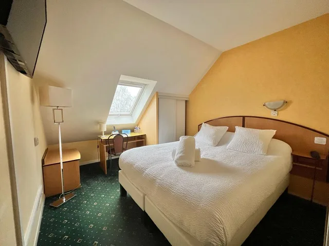 غرفة قياسية، Logis Hotel Sully Le Château 2/2