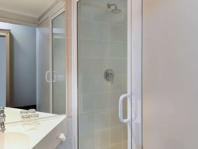 غرفة قياسية بسرير مزدوج للمدخنين، Stayeasy Century City 5/6