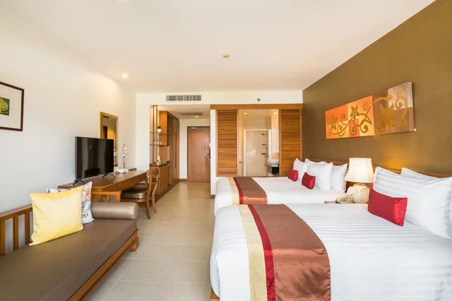 غرفة ديلوكس عائلية بسرير كينج وسرير فردي بإطلالة، COSY BEACH HOTEL 1/6