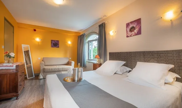 غرفة جونيور بسريرين منفصلين، HOTEL LE COQ HARDI 1/2