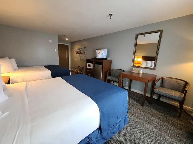 غرفة قياسية بسريرين كوين، Hampton Village Resort 2/8