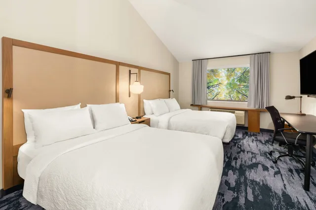 Room, 2 Queen Beds, Fairfield Inn & Suites by Marriott Seattle Downtown/Seattle Center 3/6