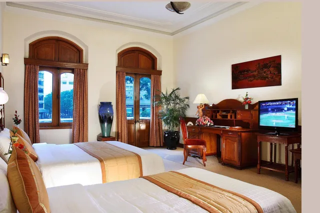 Room, Queen Bed, Continental Saigon 3/8