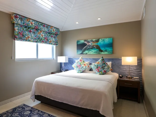 Spa, Junior Suite, King Bed، Orchid Key Inn 1/8