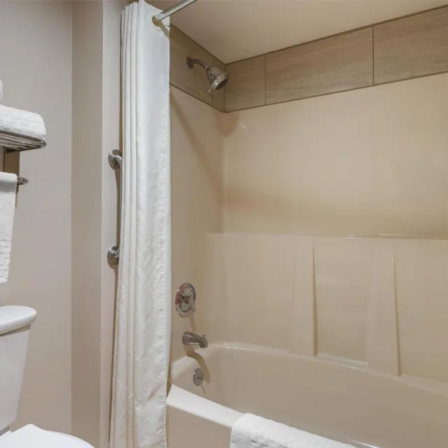 Deluxe, King Bed, Best Western Plus Oak Harbor Hotel & Conference Center 5/5