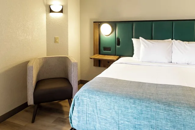 Room, King Bed, Wingate by Wyndham Owensboro 4/7