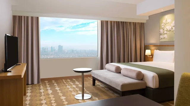 جناح بسرير مزدوج بإطلالة على المدينة بغرفة نوم واحدة، Holiday Inn Hotel Suites Jakarta Gajah Mada 2/7