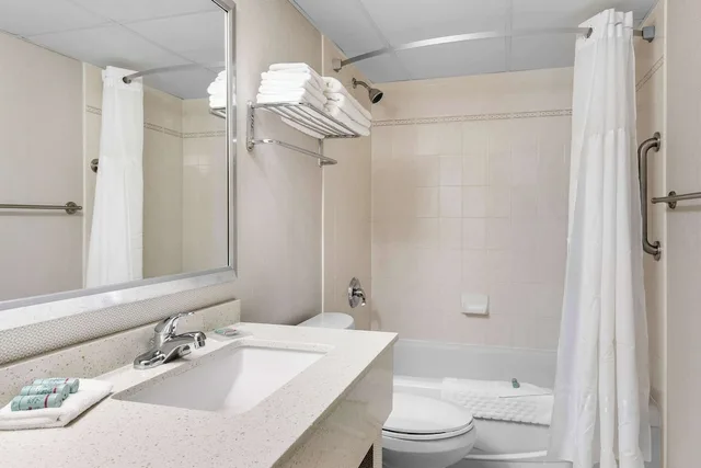 غرفة قياسية بسريرين مزدوجين يُسمح فيها بالحيوانات الأليفة، Best Western Halton Hills 2/2