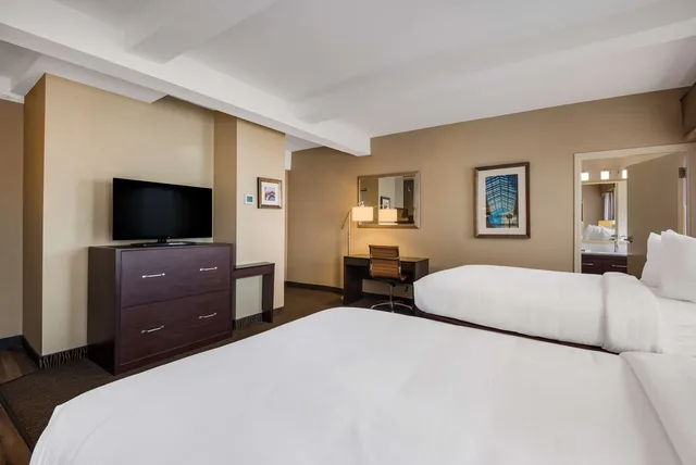 غرفة بسريرين مزدوجين بمطبخ صغير، Best Western Syracuse Downtown Hotel Suites 3/4