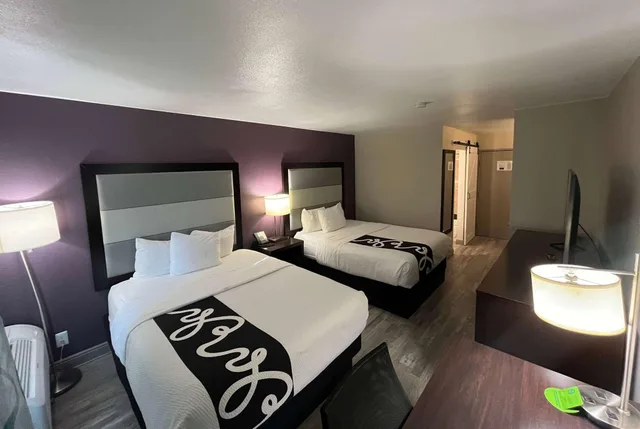 جناح بسريرين كوين بمطبخ صغير، La Quinta Inn Fort Collins 1/4