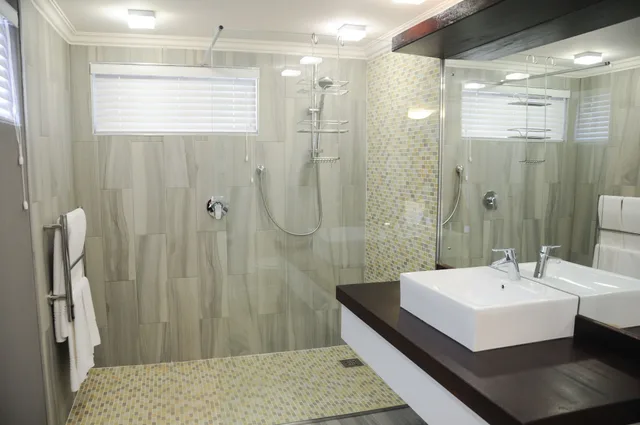 Ruby, 4 Beds، Sea Breeze Guesthouse 2/2