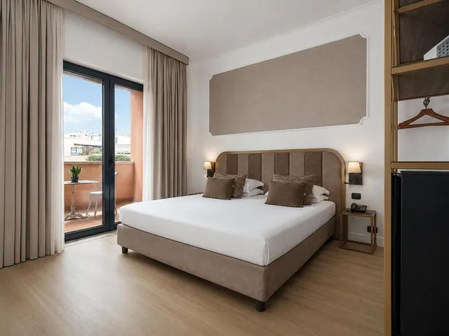 غرفة ديلوكس بسرير كينج بشرفة، GRAND HOTEL TIBERIO 3/10