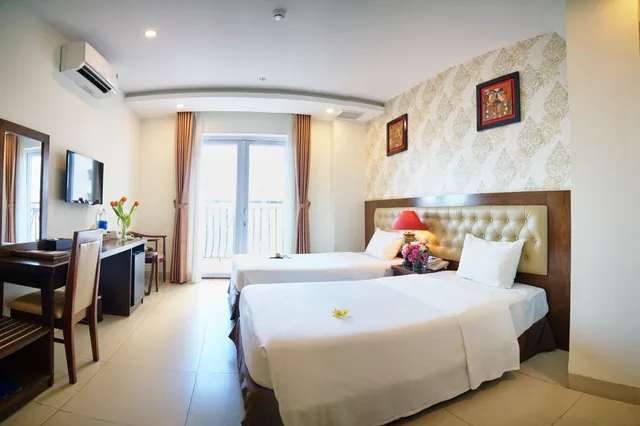 غرفة تنفيذية بسرير كوين بإطلالة على البحر بشرفة، BOSS HOTEL NHA TRANG 1/6