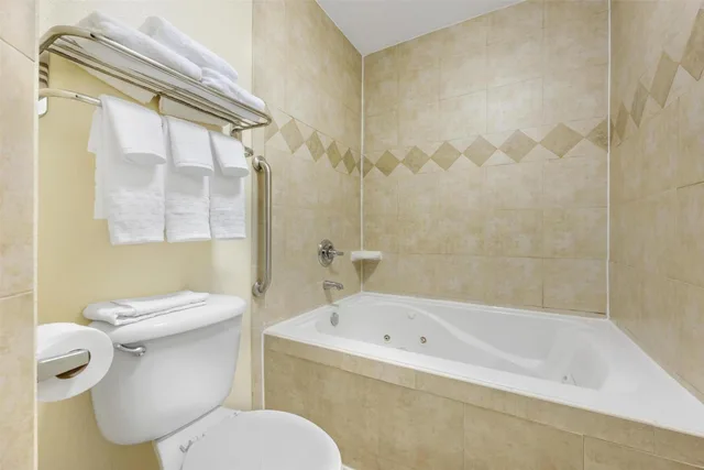 جناح بسرير كينج بجاكوزي، Best Western East El Paso Inn 4/4
