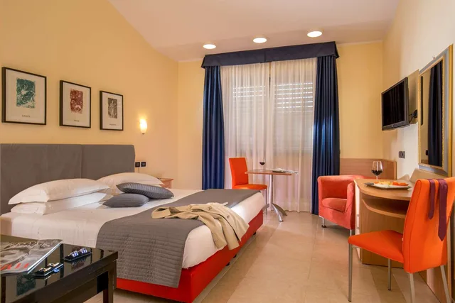 غرفة سوبيريور كبيرة بسرير كينج، Best Western Blu Hotel Roma 1/4