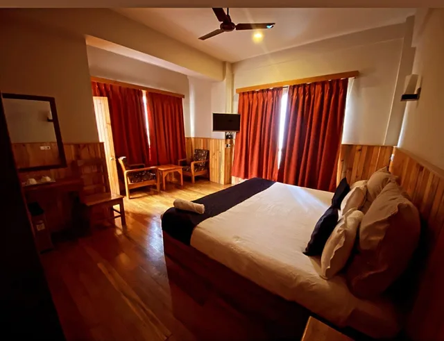 Deluxe, Double Bed, Khamsum Inn 2/10