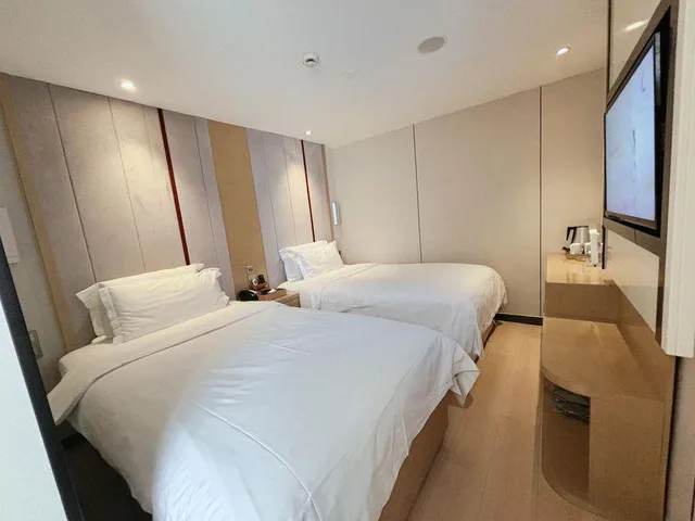غرفة سوبيريور بسريرين منفصلين، Lavande Hotels Shanghai Railway Station 1/1