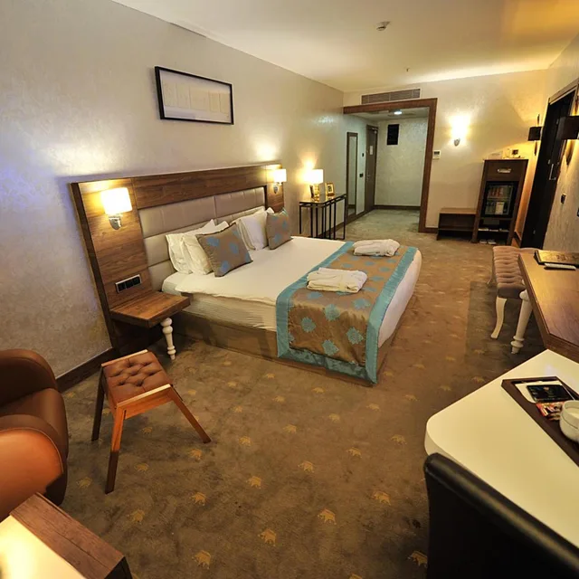 جناح، Inegol Royal Hotel 1/10