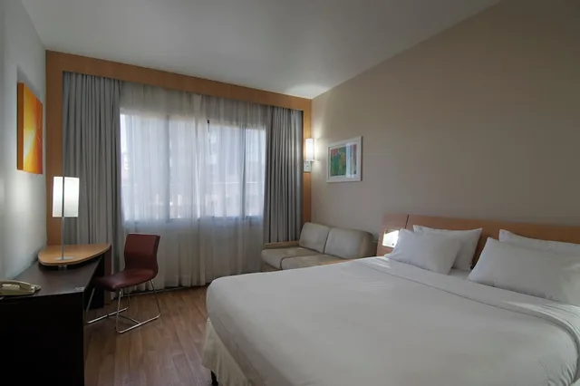 Standard, Double Bed, Sofa, Novotel Porto Alegre Tres Figueiras 4/5